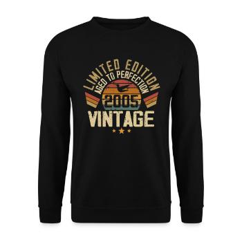 Vintage 2005 Retro 2005 Birthday Gift - Unisex Sweatshirt - black - Front - Alina (178cm) & Michal (187cm)