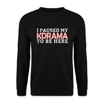 Ich machte meine Kdrama inne, um hier hier zu sein - Unisex Pullover - Schwarz - Vorne - Alina (178cm) & Michal (187cm)