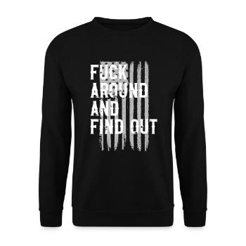 Fick herum und finde die amerikanische Flagge 4. J - Unisex Pullover - Schwarz - Vorne - Alina (178cm) & Michal (187cm)