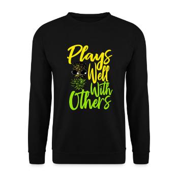 Spielt gut mit anderen auf dem Kopf der Ananas - Unisex Pullover - Schwarz - Vorne - Alina (178cm) & Michal (187cm)
