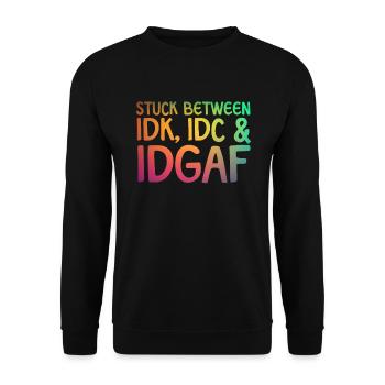 Steckt zwischen IDK IDC IDGAF fest - Unisex Pullover - Schwarz - Vorne - Alina (178cm) & Michal (187cm)