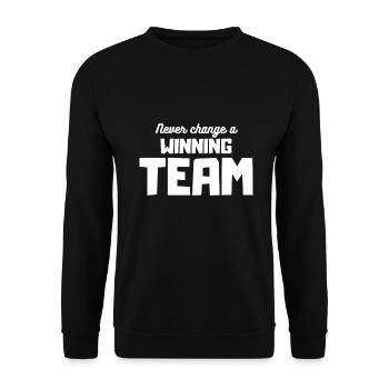Never Change A Winning Team Mannschaft Teamsport - Unisex Pullover - Schwarz - Vorne - Alina (178cm) & Michal (187cm)