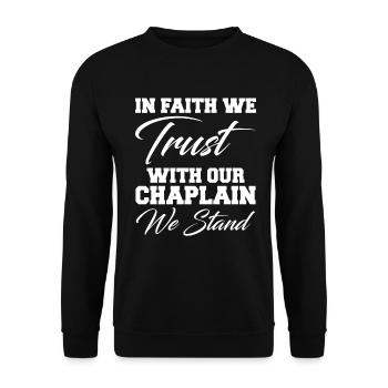 Im Glauben Vertrauen Wir Auf Unseren Kaplan, Wir - Unisex Pullover - Schwarz - Vorne - Alina (178cm) & Michal (187cm)