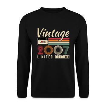 Jahrgang 2007 Retro Geburtstagsgeschenk - Unisex Pullover - Schwarz - Vorne - Alina (178cm) & Michal (187cm)