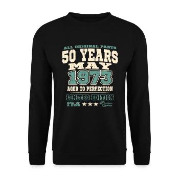 Aged to perfection Mai 973 - 50 Jahre alt - Unisex Pullover - Schwarz - Vorne - Alina (178cm) & Michal (187cm)