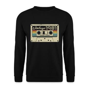 Retro Kassette Jahrgang 1981 Geburtstag Geburtstag - Unisex Pullover - Schwarz - Vorne - Alina (178cm) & Michal (187cm)