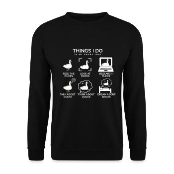 Dinge, die ich in meiner Freizeit tue Entenliebhaber - Unisex Pullover - Schwarz - Vorne - Alina (178cm) & Michal (187cm)