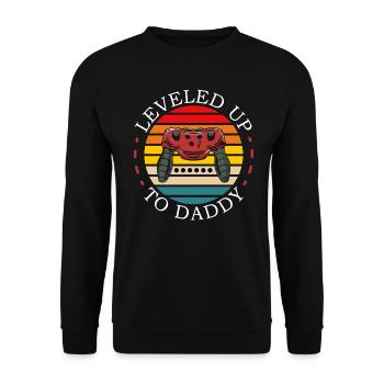 Gaming-Nerd zum Daddy aufgelevelt - Unisex Pullover - Schwarz - Vorne - Alina (178cm) & Michal (187cm)
