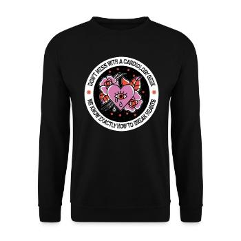 Die Kardiologie weiß, wie man Herzen bricht - Unisex Pullover - Schwarz - Vorne - Alina (178cm) & Michal (187cm)