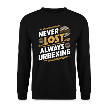Nie verloren, immer urbexiges Abenteuer - Unisex Pullover - Schwarz - Vorne - Alina (178cm) & Michal (187cm)
