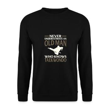 Opa Geschenk Unterschätze niemals Alter Mann weiß - Unisex Pullover - Schwarz - Vorne - Alina (178cm) & Michal (187cm)