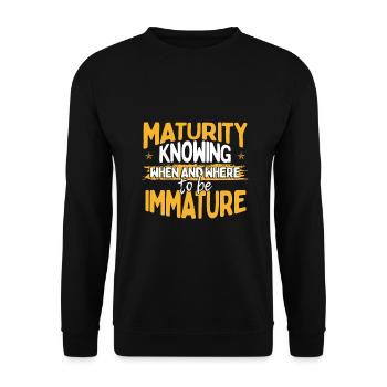 Sarkastische Geschenkreife Wissen, wann und wo - Unisex Pullover - Schwarz - Vorne - Alina (178cm) & Michal (187cm)