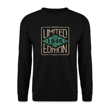 Awesome Since 1946 Retro Vintage Design - Unisex Sweatshirt - black - Front - Alina (178cm) & Michal (187cm)