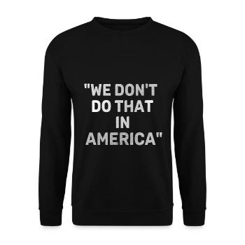 "We don't do that in America" Patriotic USA Quote - Unisex Sweatshirt - black - Front - Alina (178cm) & Michal (187cm)