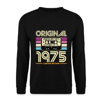 Limitierte Retro-Kassette von 1975 - Unisex Pullover - Schwarz - Vorne - Alina (178cm) & Michal (187cm)
