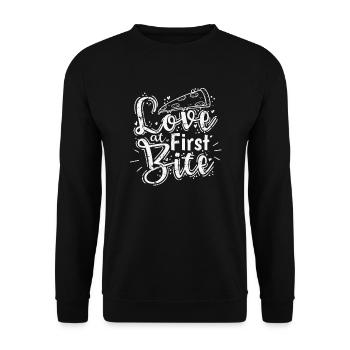 Love at First Bite Pizza italienisch - Unisex Pullover - Schwarz - Vorne - Alina (178cm) & Michal (187cm)