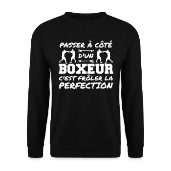 Perfektion Boxer Humor Boxer Mann - Unisex Pullover - Schwarz - Vorne - Alina (178cm) & Michal (187cm)