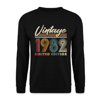 1982 Jahrgang Vintage Retro Geburtstag - Unisex Pullover - Schwarz - Vorne - Alina (178cm) & Michal (187cm)