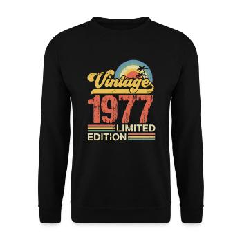 Jahrgang 1977 - Unisex Pullover - Schwarz - Vorne - Alina (178cm) & Michal (187cm)