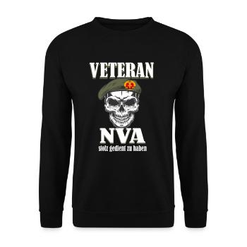 Stolzer NVA Veteran der DDR Armee - Unisex Pullover - Schwarz - Vorne - Alina (178cm) & Michal (187cm)