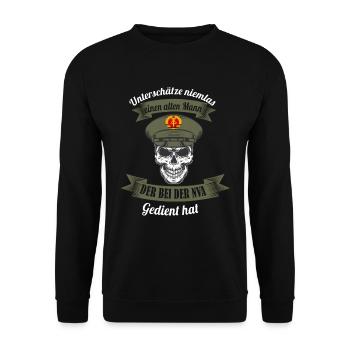 NVA Veteran DDR Armee - Unisex Pullover - Schwarz - Vorne - Alina (178cm) & Michal (187cm)