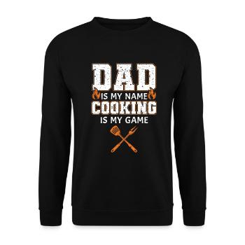 Papa ist mein Name Kochen mein Spiel - Unisex Pullover - Schwarz - Vorne - Alina (178cm) & Michal (187cm)