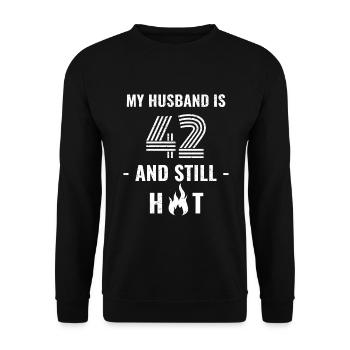 42 years birthday husband - Unisex Sweatshirt - black - Front - Alina (178cm) & Michal (187cm)