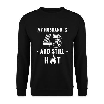 43 years birthday husband - Unisex Sweatshirt - black - Front - Alina (178cm) & Michal (187cm)