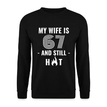 Cadeau d’anniversaire de femme de 67 ans - Sweat-shirt Unisexe - noir - Devant - Alina (178cm) & Michal (187cm)