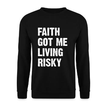 Faith Got Me Living Risky - Unisex Pullover - Schwarz - Vorne - Alina (178cm) & Michal (187cm)