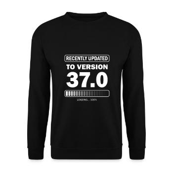 recently updated to version 37 - Gamer Geburtstag - Unisex Pullover - Schwarz - Vorne - Alina (178cm) & Michal (187cm)