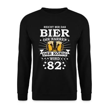 Reicht mir das Bier ihr Narren der König wird 82 - Unisex Pullover - Schwarz - Vorne - Alina (178cm) & Michal (187cm)