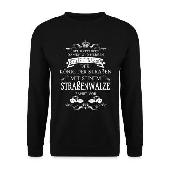 Der König der Straße, der Straßenwalze-Fahrer - Unisex Pullover - Schwarz - Vorne - Alina (178cm) & Michal (187cm)