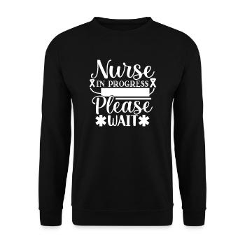 Krankenschwester in Arbeit bitte warten - Unisex Pullover - Schwarz - Vorne - Alina (178cm) & Michal (187cm)