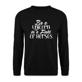 Sei ein Einhorn in einem Feld von Pferden Unicorn - Unisex Pullover - Schwarz - Vorne - Alina (178cm) & Michal (187cm)