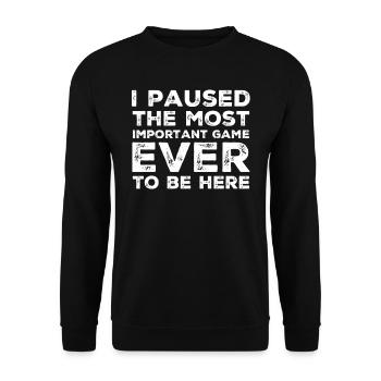 Game paused to be here - Unisex Pullover - Schwarz - Vorne - Alina (178cm) & Michal (187cm)