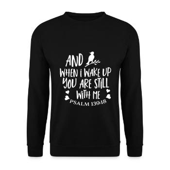 Christliches Design Und wenn ich aufwache, bist du immer noch - Unisex Pullover - Schwarz - Vorne - Alina (178cm) & Michal (187cm)