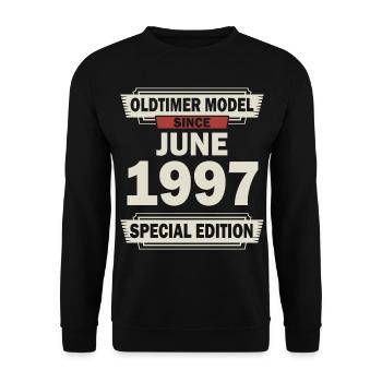 25. Geburtstag Juni Jahrgang 1997 Geschenkidee - Unisex Pullover - Schwarz - Vorne - Alina (178cm) & Michal (187cm)