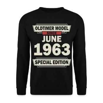 59. Geburtstag Juni Jahrgang 1963 Geschenkidee - Unisex Pullover - Schwarz - Vorne - Alina (178cm) & Michal (187cm)
