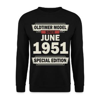 71. Geburtstag Juni Jahrgang 1951 Geschenkidee - Unisex Pullover - Schwarz - Vorne - Alina (178cm) & Michal (187cm)