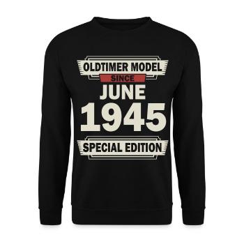 77. Geburtstag Juni Jahrgang 1945 Geschenkidee - Unisex Pullover - Schwarz - Vorne - Alina (178cm) & Michal (187cm)