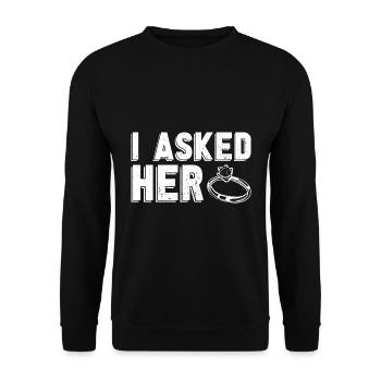 I Asked Her Wedding Gift Engagement - Unisex Sweatshirt - black - Front - Alina (178cm) & Michal (187cm)