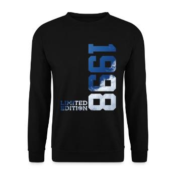 LIMITED EDITION 1998 28. GEBURTSTAG - Unisex Pullover - Schwarz - Vorne - Alina (178cm) & Michal (187cm)