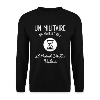 Un Militaire Ne Vieillit Pas Humour Idée Cadeau - Sweat-shirt Unisexe - noir - Devant - Alina (178cm) & Michal (187cm)