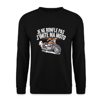 Ich schnarche nicht, ich imitiere meinen Motorrad-Biker-Humor - Unisex Pullover - Schwarz - Vorne - Alina (178cm) & Michal (187cm)