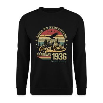 88 years old Aged to perfection born February 1936 - Unisex Sweatshirt - black - Front - Alina (178cm) & Michal (187cm)