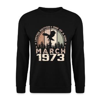 Unvergleichlich seit März 1973, 51. Jahrestag - Unisex Pullover - Schwarz - Vorne - Alina (178cm) & Michal (187cm)