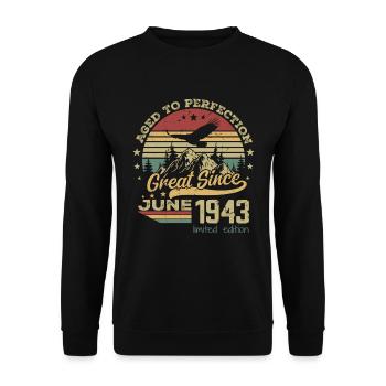 81 years old Aged to perfection born in June 1943 - Unisex Sweatshirt - black - Front - Alina (178cm) & Michal (187cm)