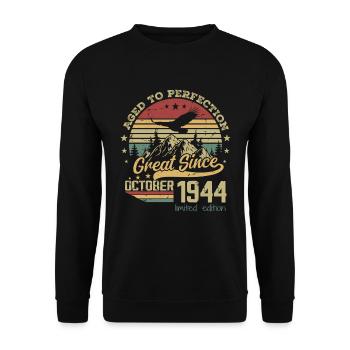 80 Years Old Aged to Perfection Born: October 1944 - Unisex Sweatshirt - black - Front - Alina (178cm) & Michal (187cm)