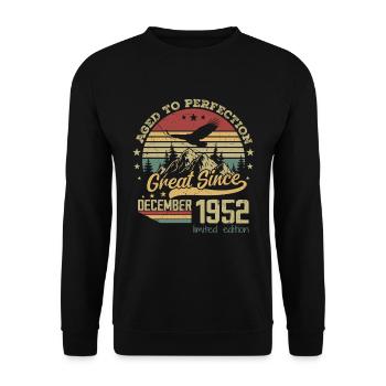 72 years old Aged to perfection born: December 1952 - Unisex Sweatshirt - black - Front - Alina (178cm) & Michal (187cm)